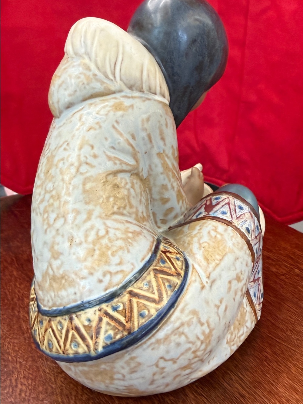 Lladro Eskimo Inuit Girl With Cold Feet. #2157 - Picture 3 of 4